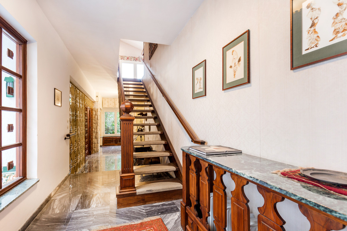 Villa te koop in Los Monteros R3855409