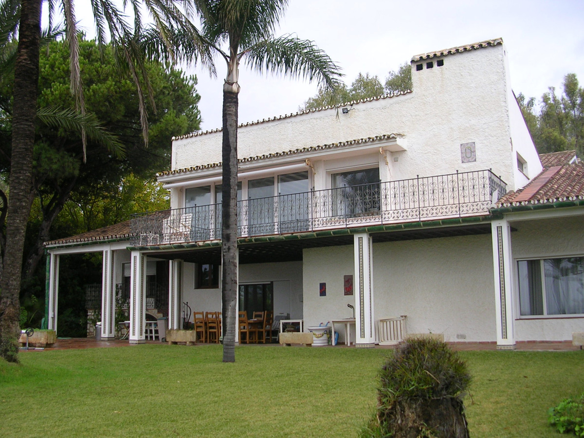 Villa con 5 Dormitorios en Venta Los Monteros