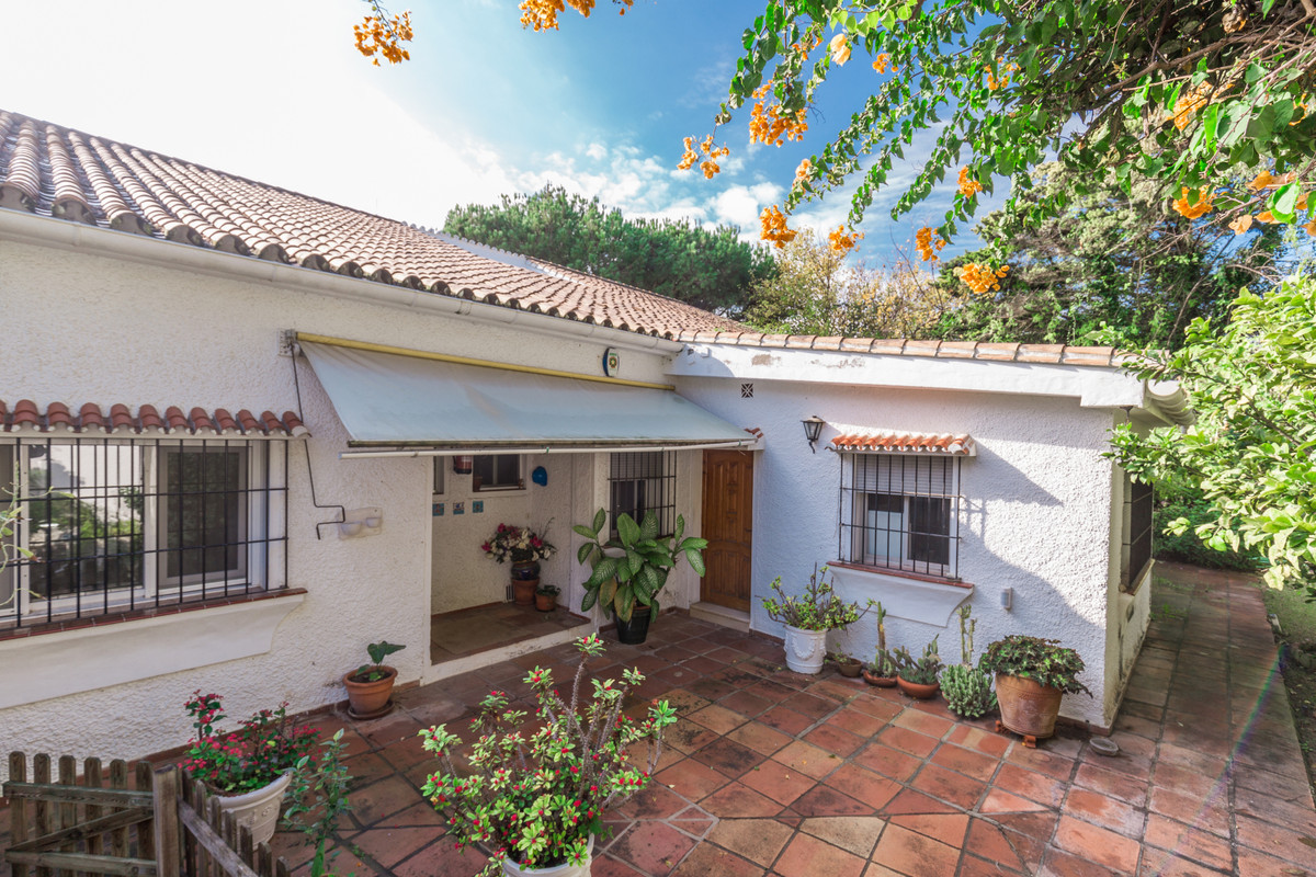 Villa te koop in Los Monteros R3855409