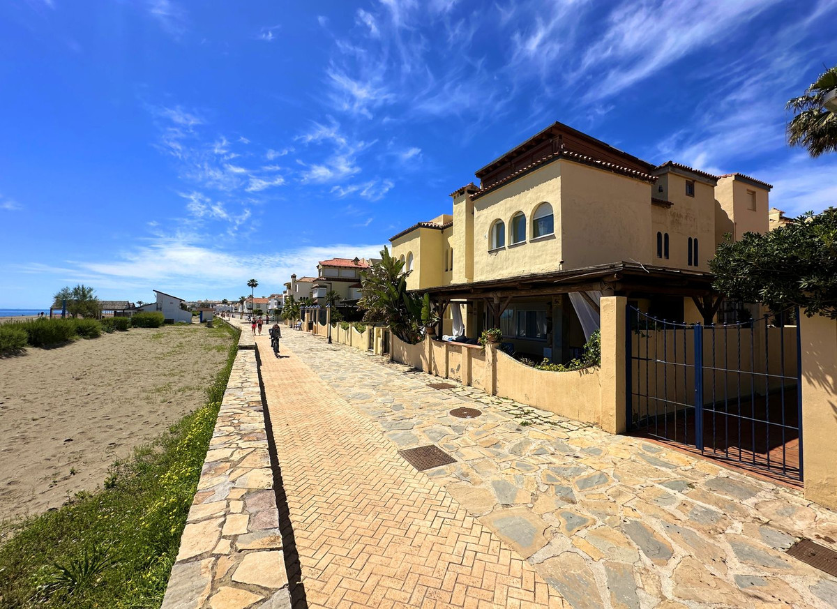 Semi-Vrijstaande Villa te koop in Casares Playa R4687735
