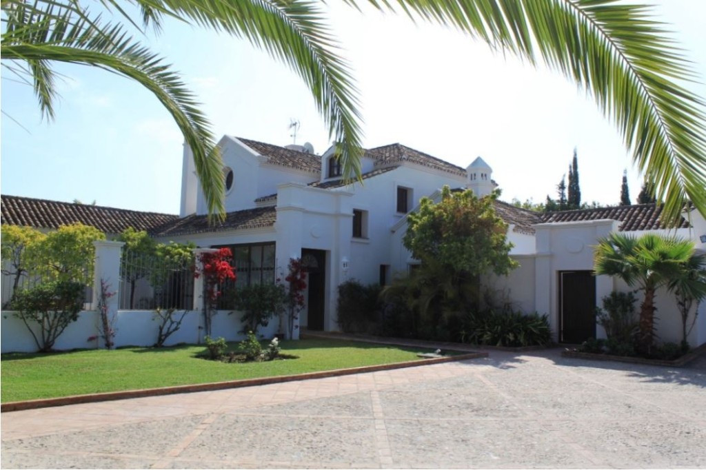 Villa te koop in Marbella R4445833