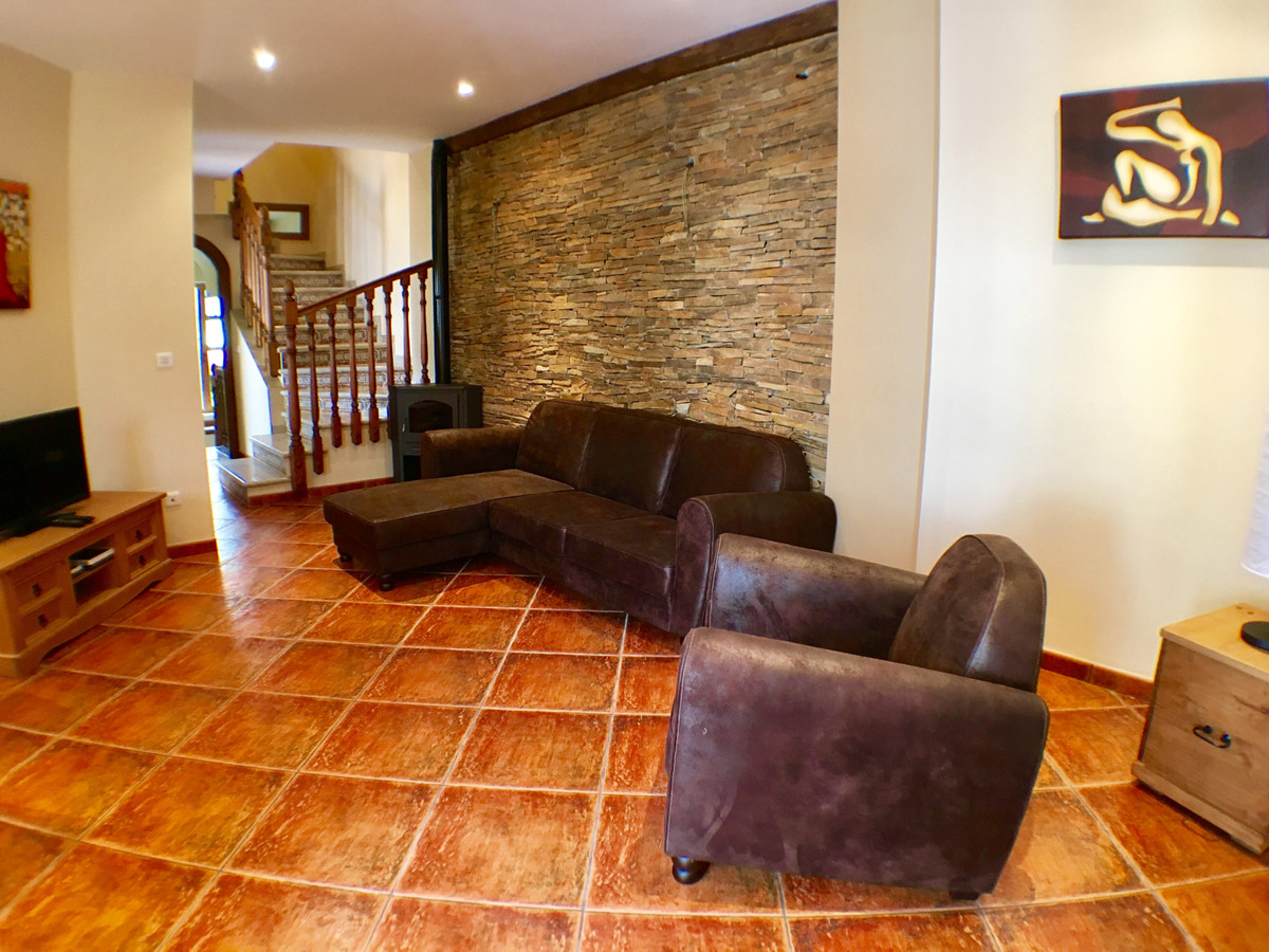 Set in the heart of Frigliana town with FABULOUS VIEWS!