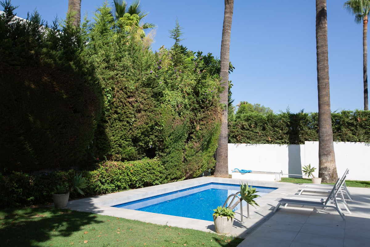 Villa te koop in Nueva Andalucía R4661317