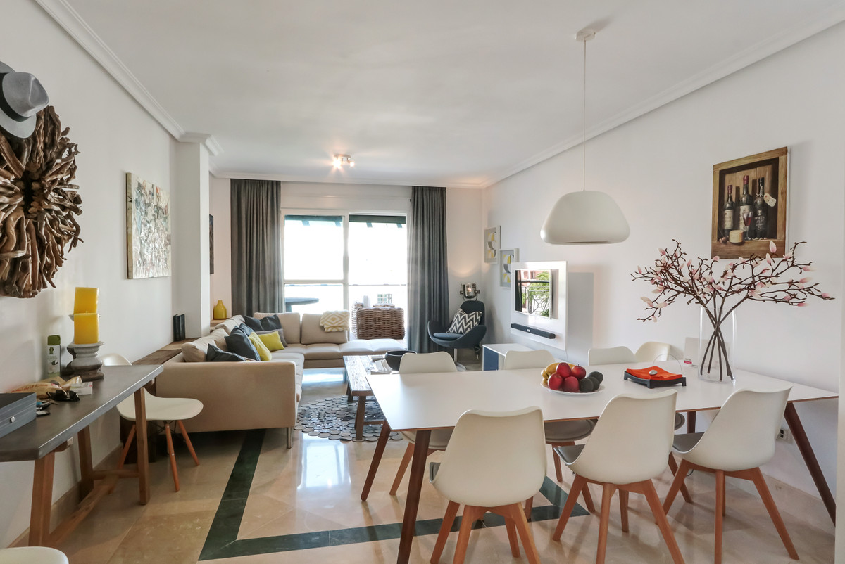2 bedroom Apartment For Sale in Puerto Banús, Málaga - thumb 2