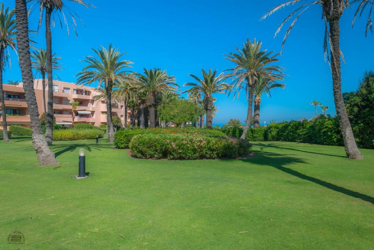 Fantastic ground floor apartment on the beachfront, located in Sotogrande Costa, with a 20-meter ter, Spain