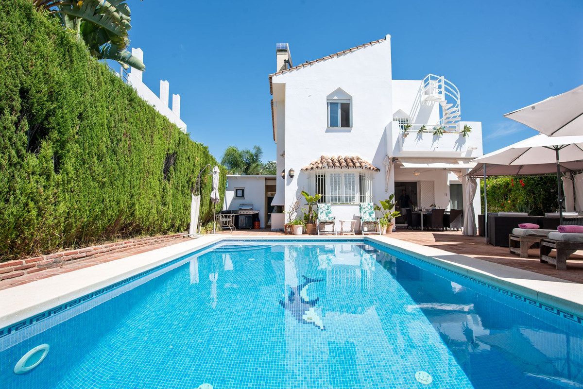 						Villa  Detached
																					for rent
																			 in Estepona
					