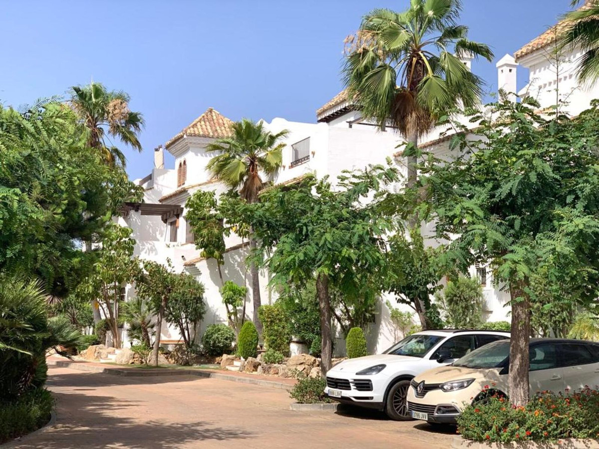 Villa Semi Detached for sale in Benahavís, Costa del Sol