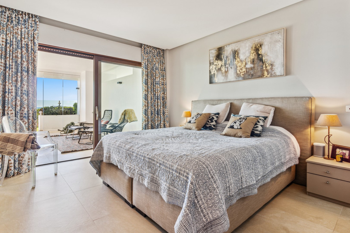 2 bedroom Apartment For Sale in Estepona, Málaga