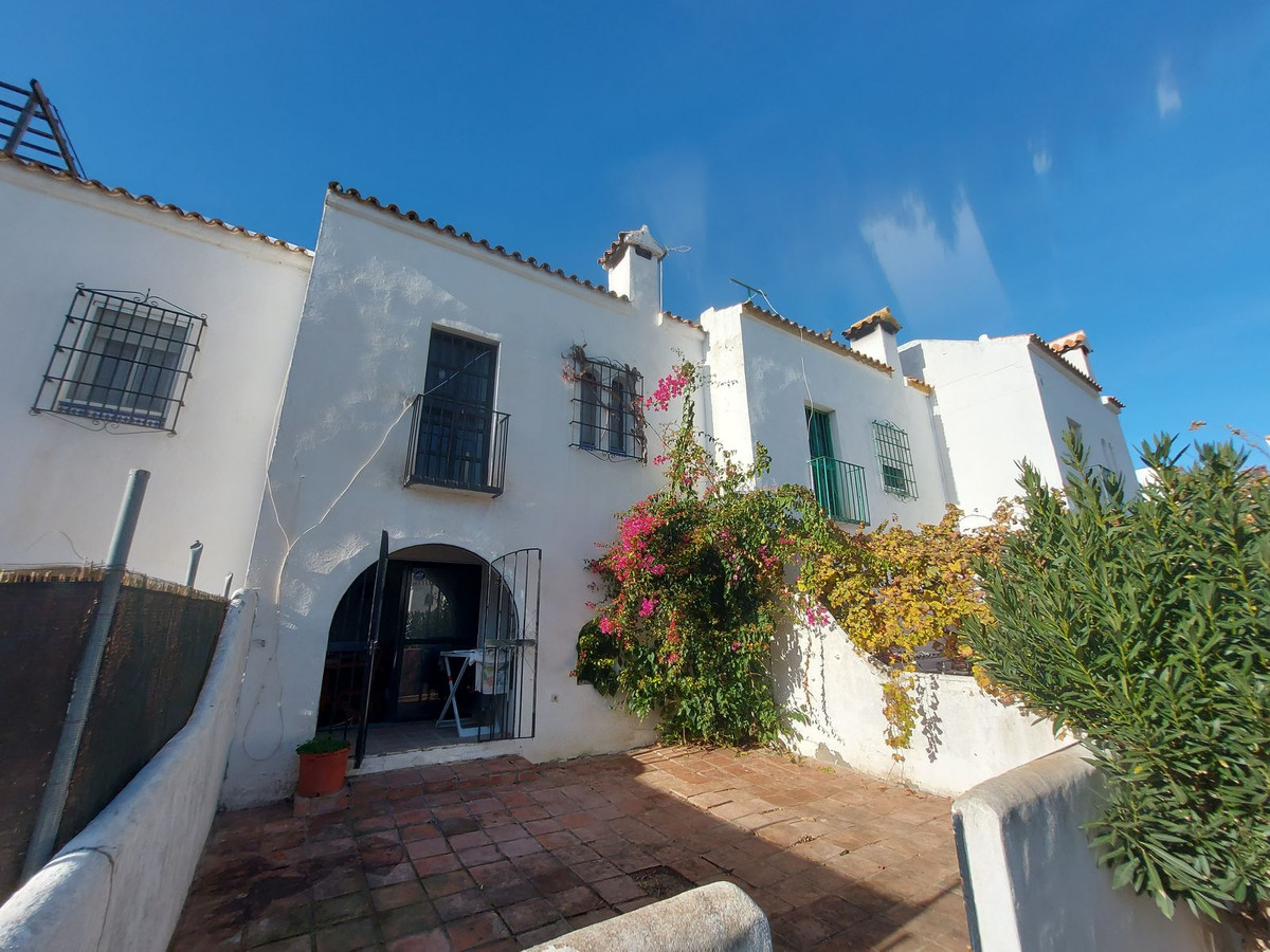3 bedroom townhouse for sale casares playa