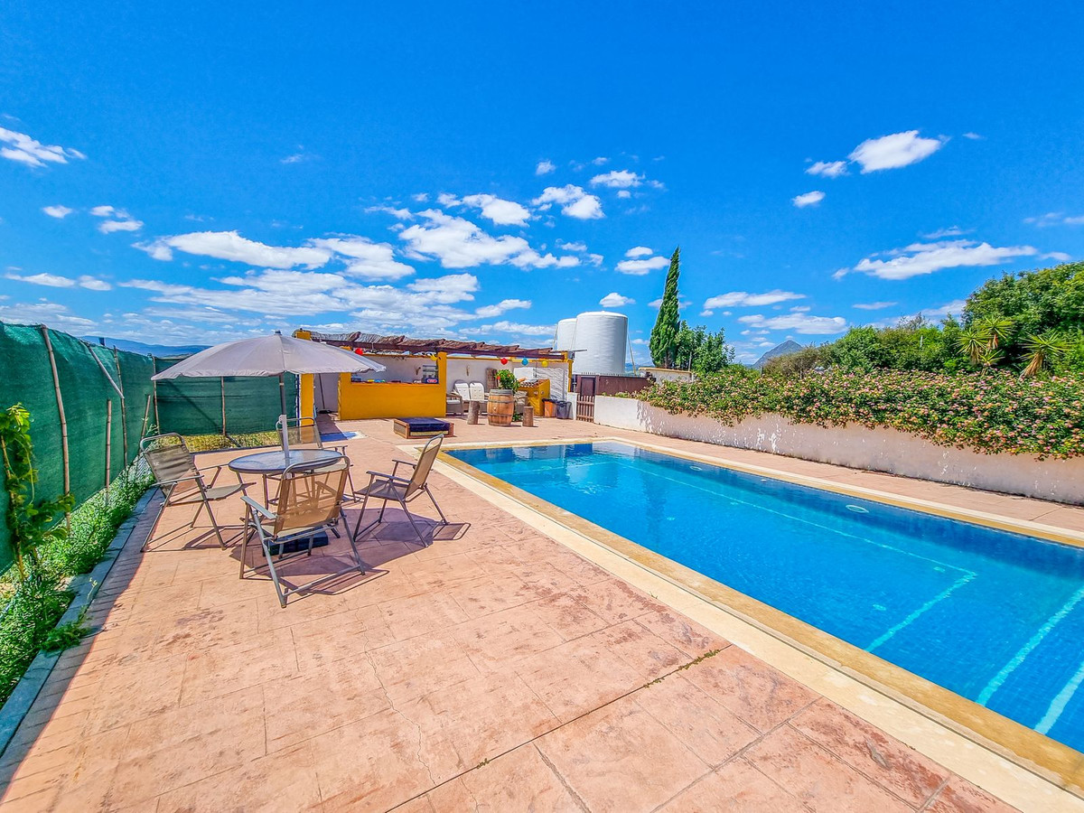 Lovely 3-bed finca with private pool and a very large plot with fruit trees in Casares.