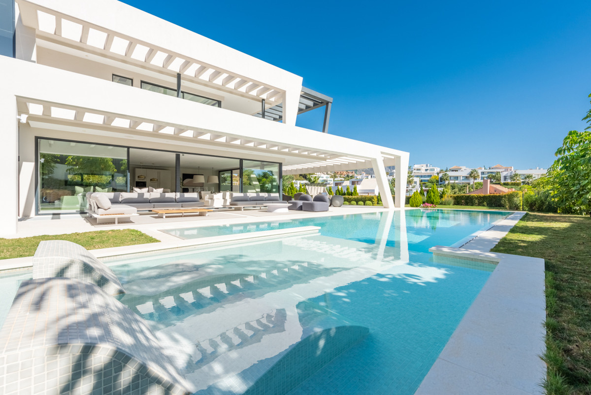 Incredible new villa on three levels, situated in a quiet cul de sac in the heart of Nueva Andalucia, Spain