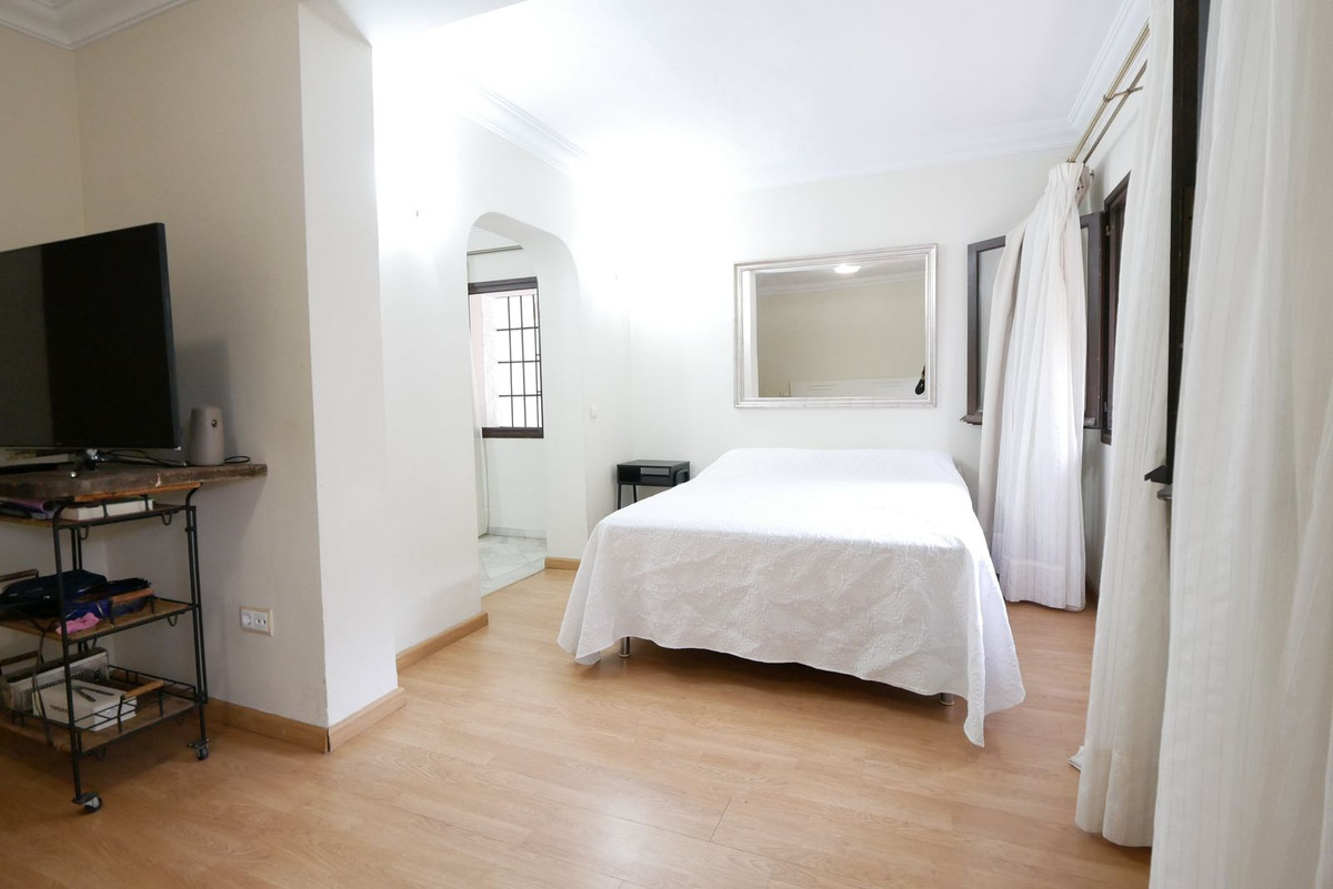 4 bedroom Villa For Sale in Puerto de Cabopino, Málaga - thumb 31