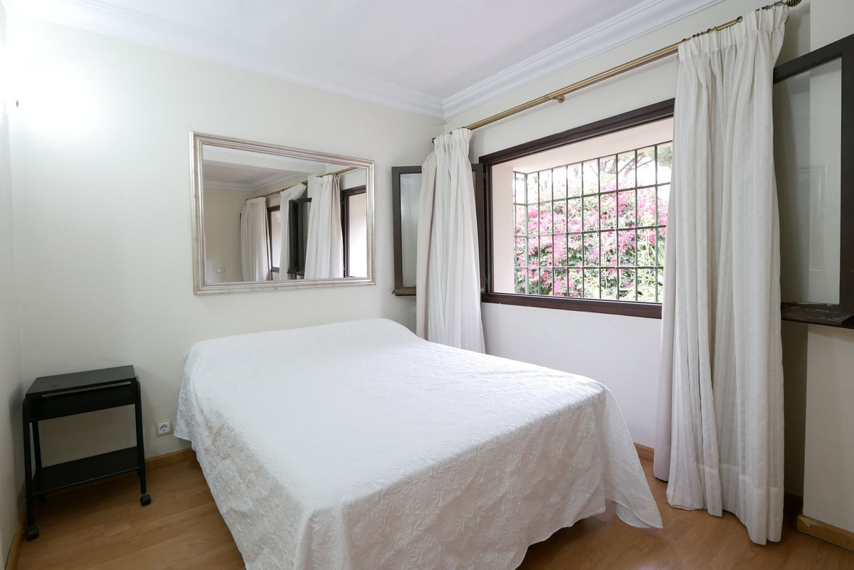 4 bedroom Villa For Sale in Puerto de Cabopino, Málaga - thumb 38