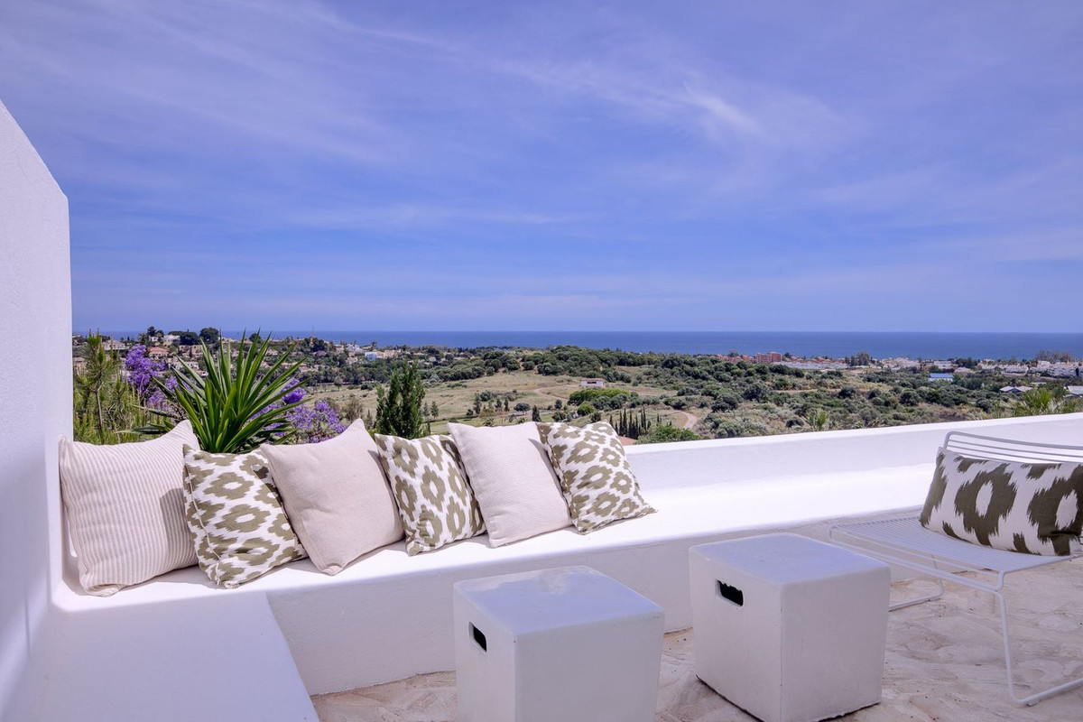 Charming turnkey villa, between Marbella and Estepona

Recently refurbished, we are happy to present, Spain