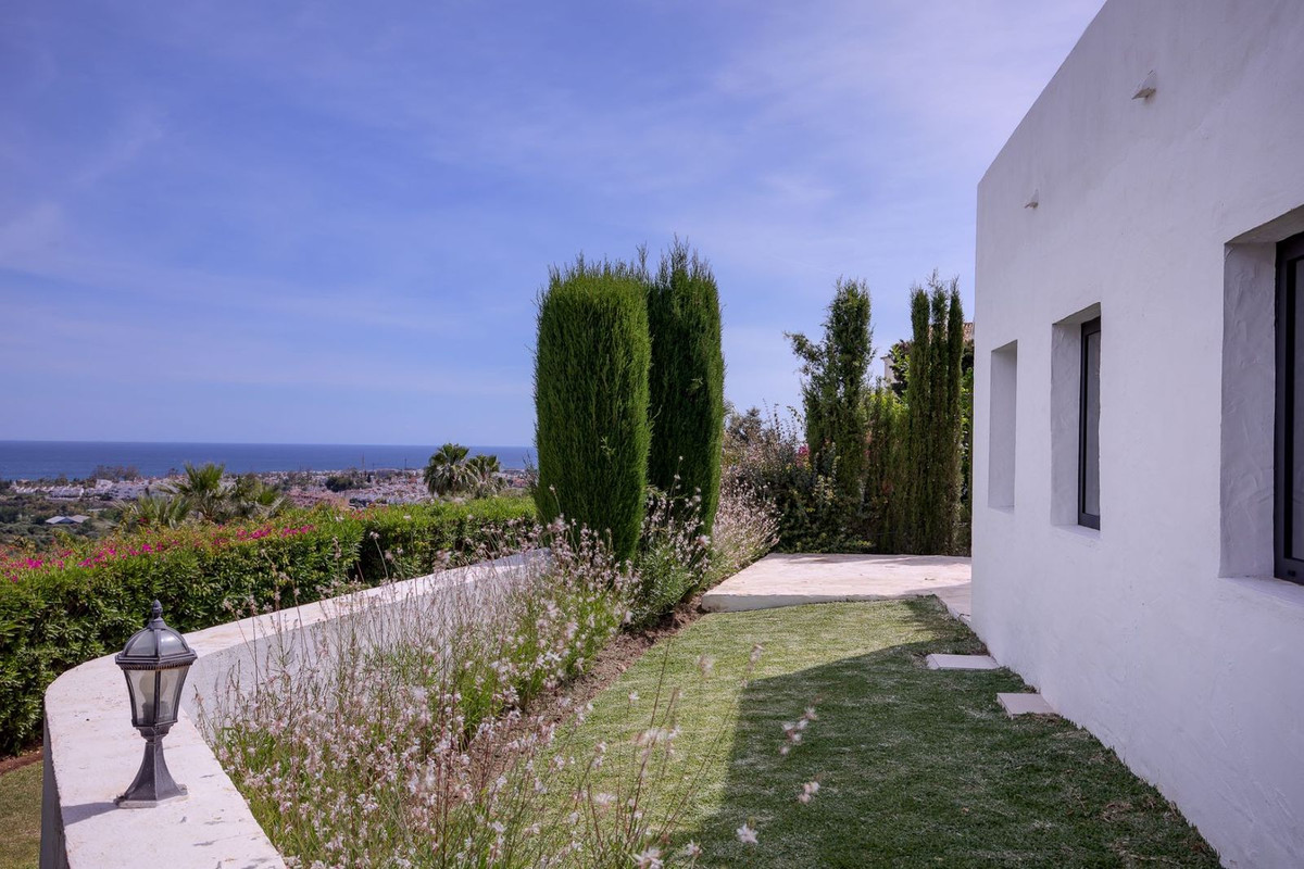 4 bedroom Villa For Sale in El Paraiso, Málaga - thumb 31