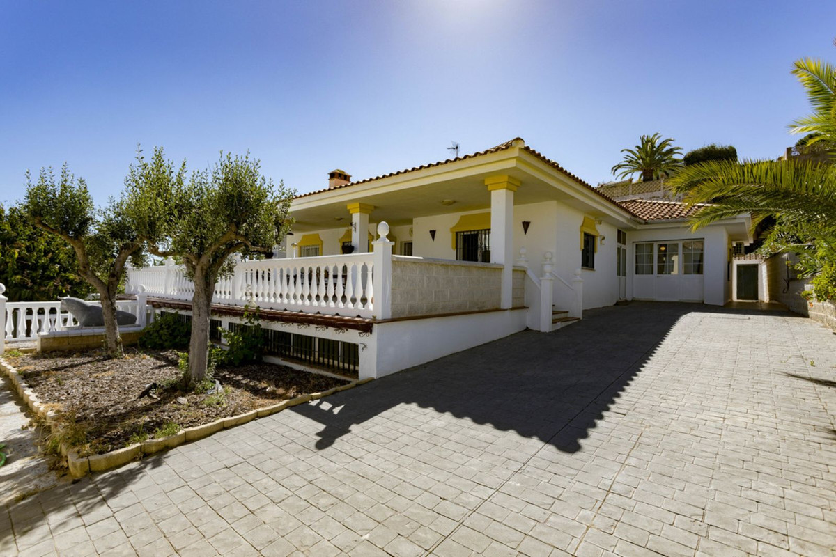 4 Bedroom Detached Villa For Sale Cerros del Aguila, Costa del Sol - HP4067416