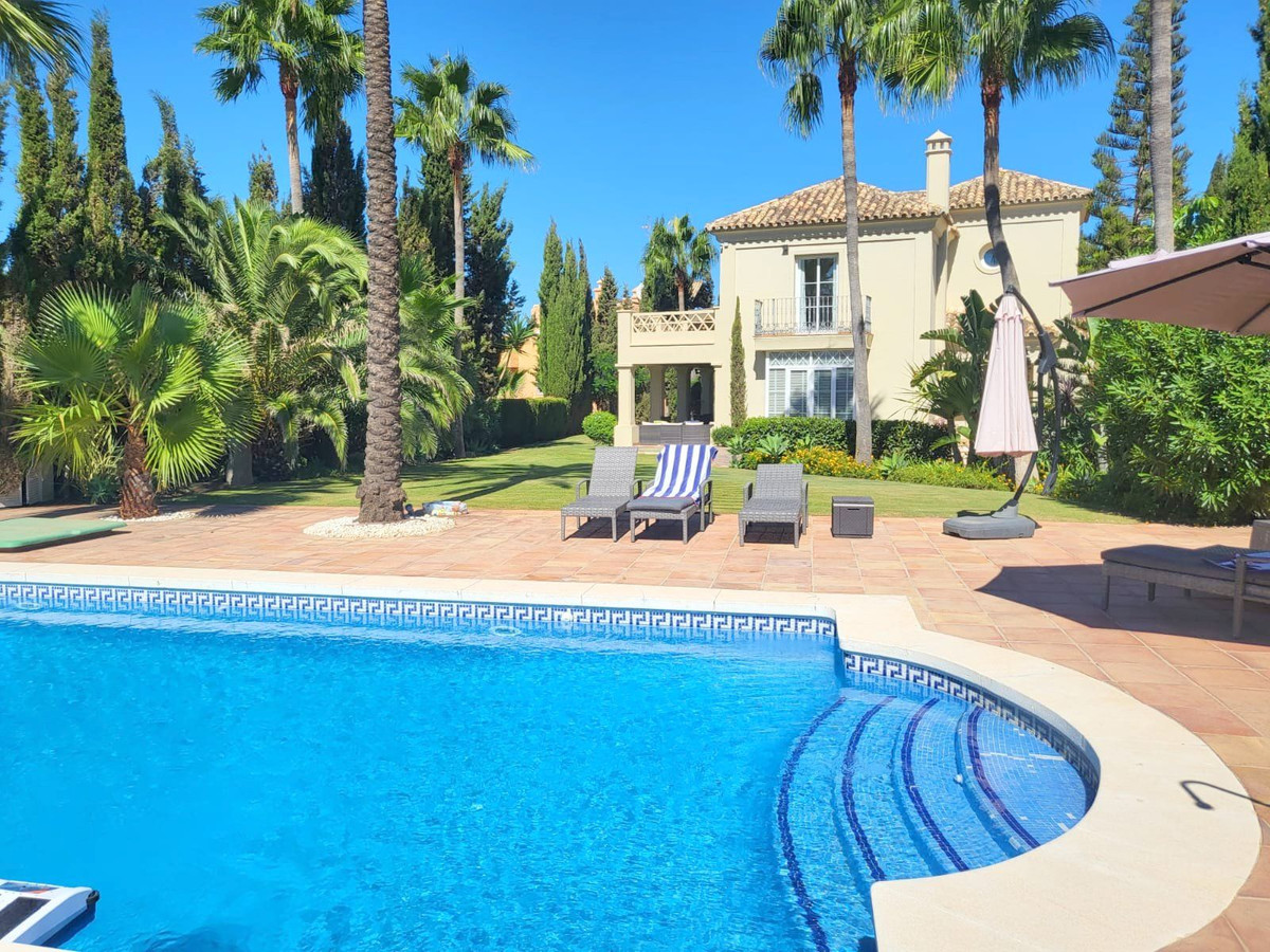 Villa for sale in Casares Playa