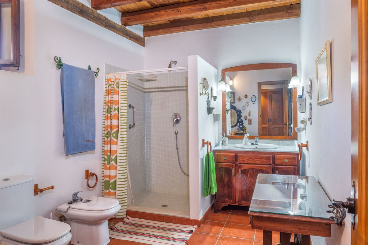 BEAUTIFUL RUSTIC FINCA WITH 20 HECTARES OF LAND FOR SALE IN CAMPANILLAS