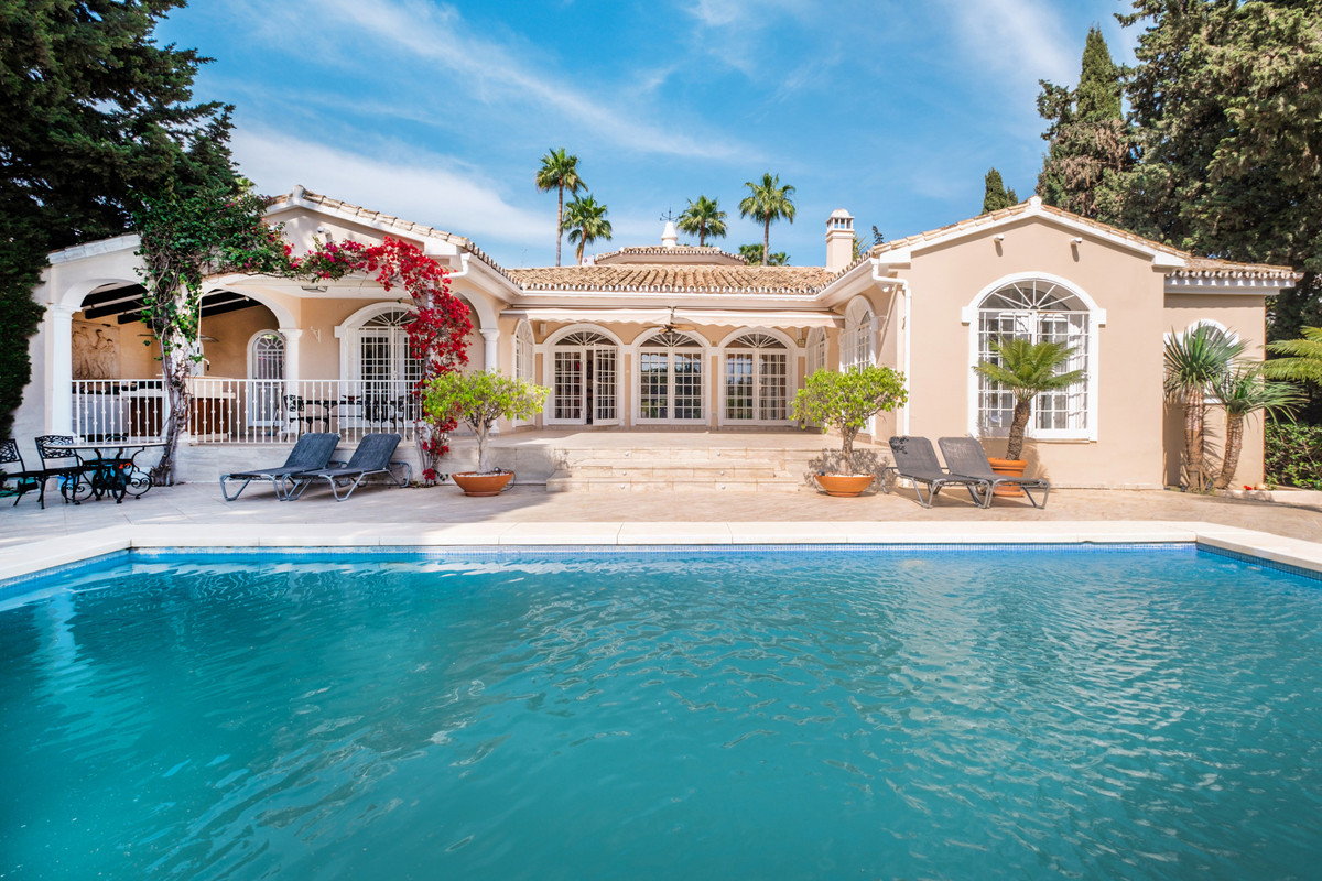 Detached Villa for sale in Nueva Andalucía R4059121