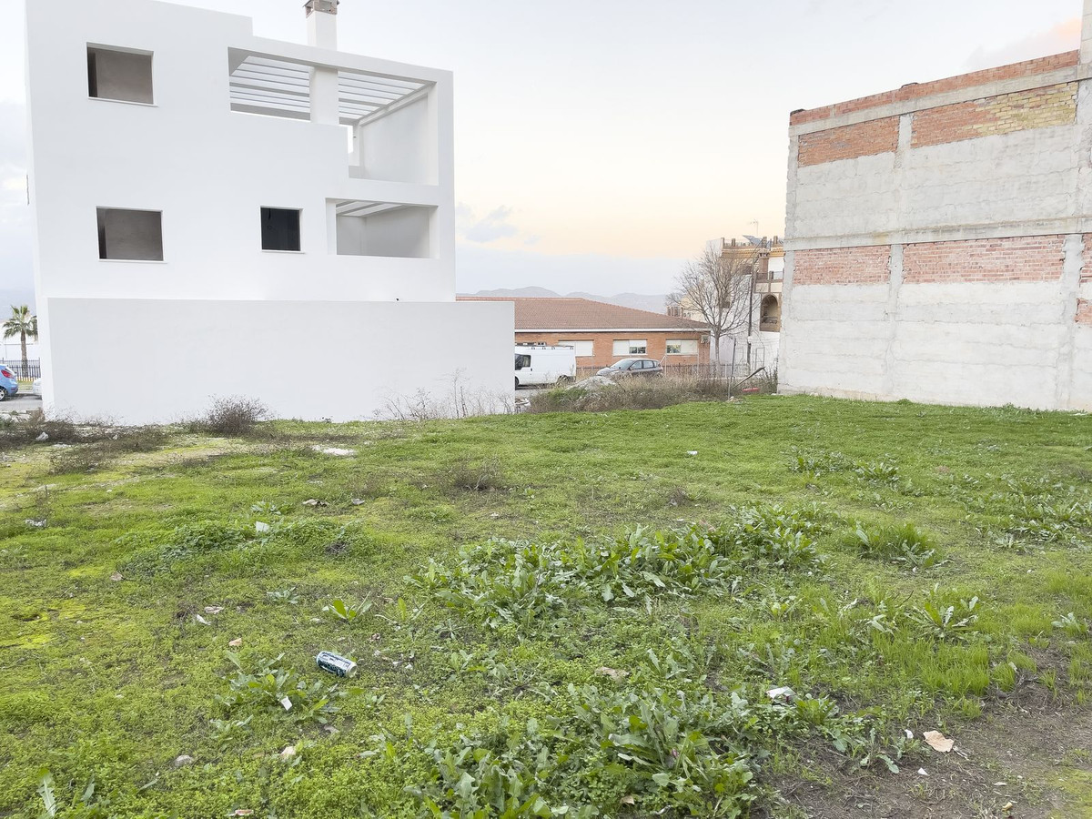 						Plot  Residential
													for sale 
																			 in Alhaurín el Grande
					