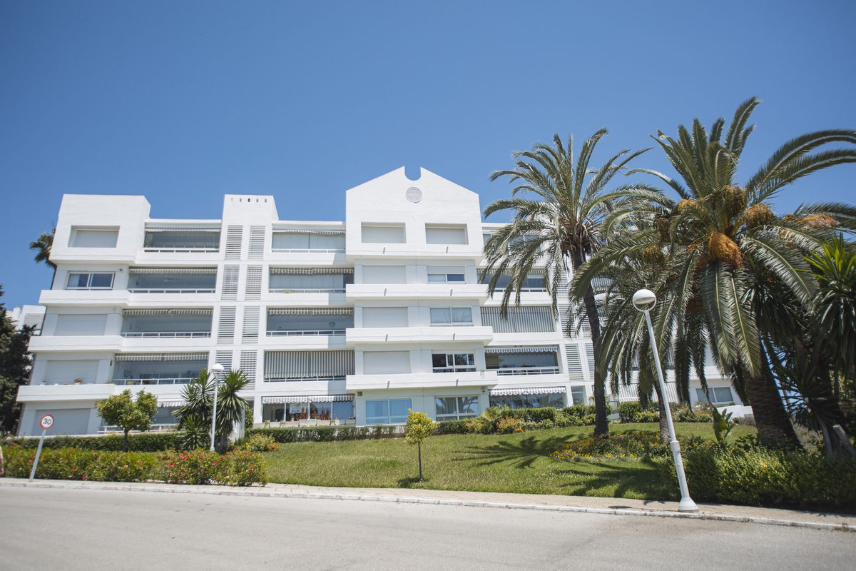 3 Bedroom Ground Floor Apartment For Sale Río Real, Costa del Sol - HP3880273