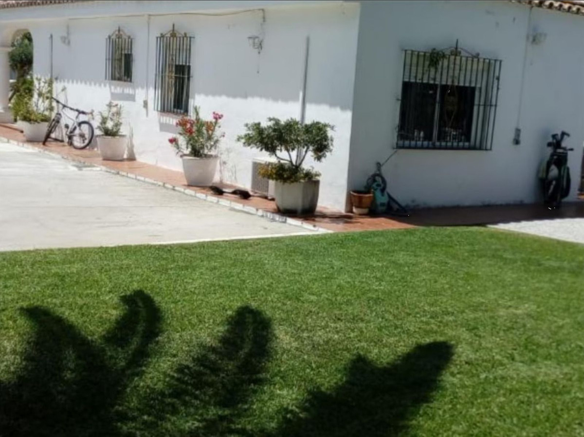 Villa - Chalet en venta en El Paraiso R4335214
