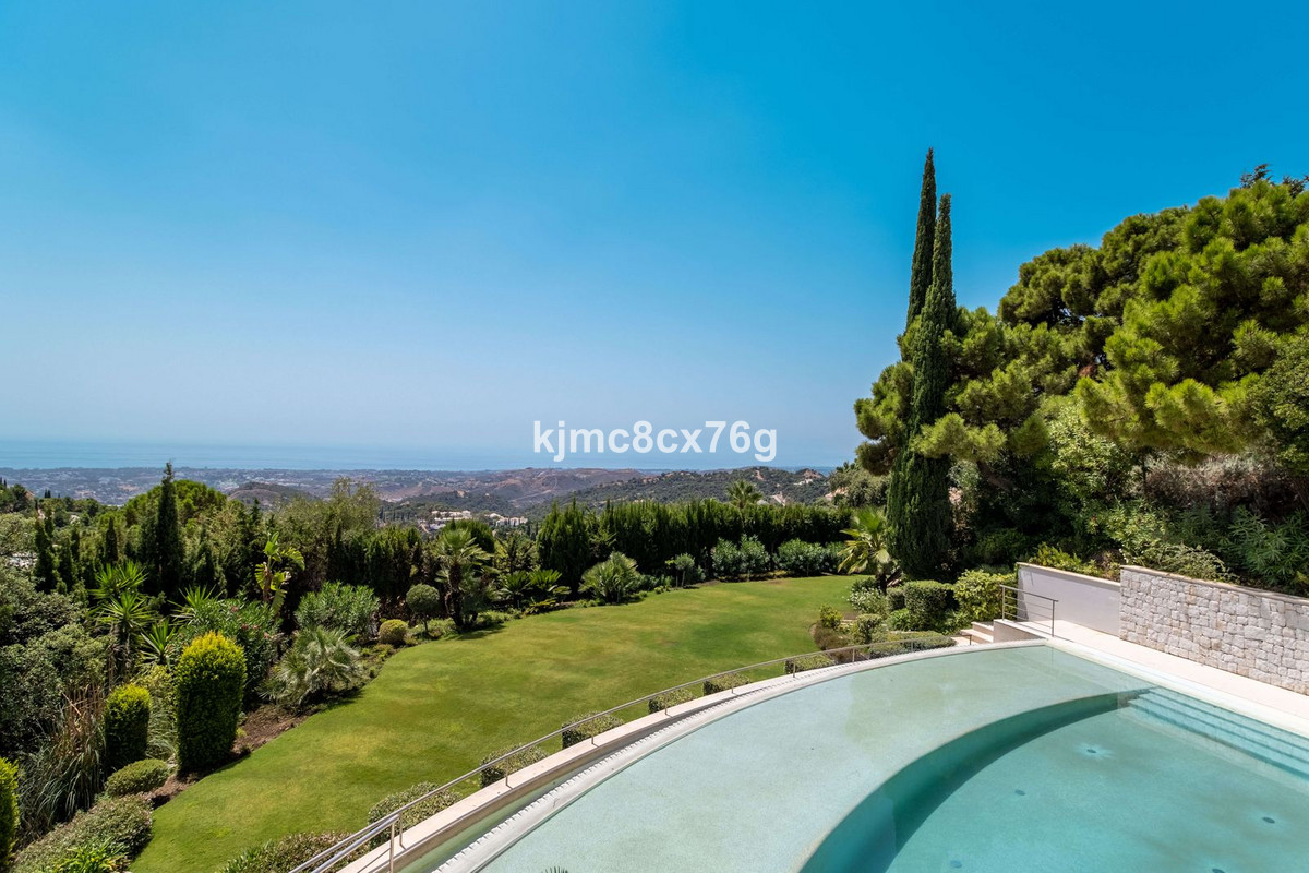 5 bedroom Villa For Sale in La Zagaleta, Málaga