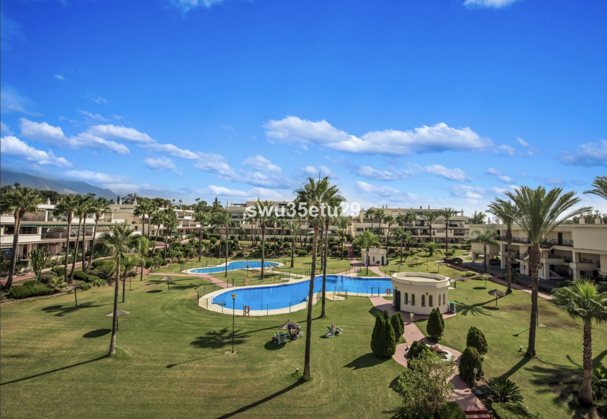 Middle Floor Apartment for sale in Nueva Andalucía R4144099