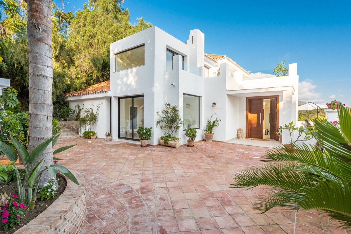 Detached Villa for sale in Nueva Andalucía R3847072