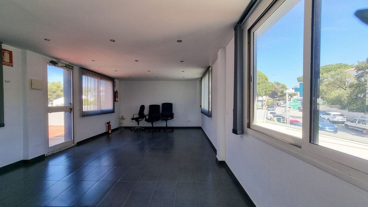 6 bedroom Commercial Property For Sale in Elviria, Málaga - thumb 8