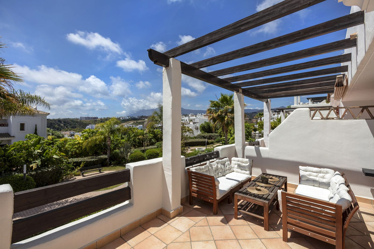 Middle Floor Apartment for sale in Selwo, Costa del Sol