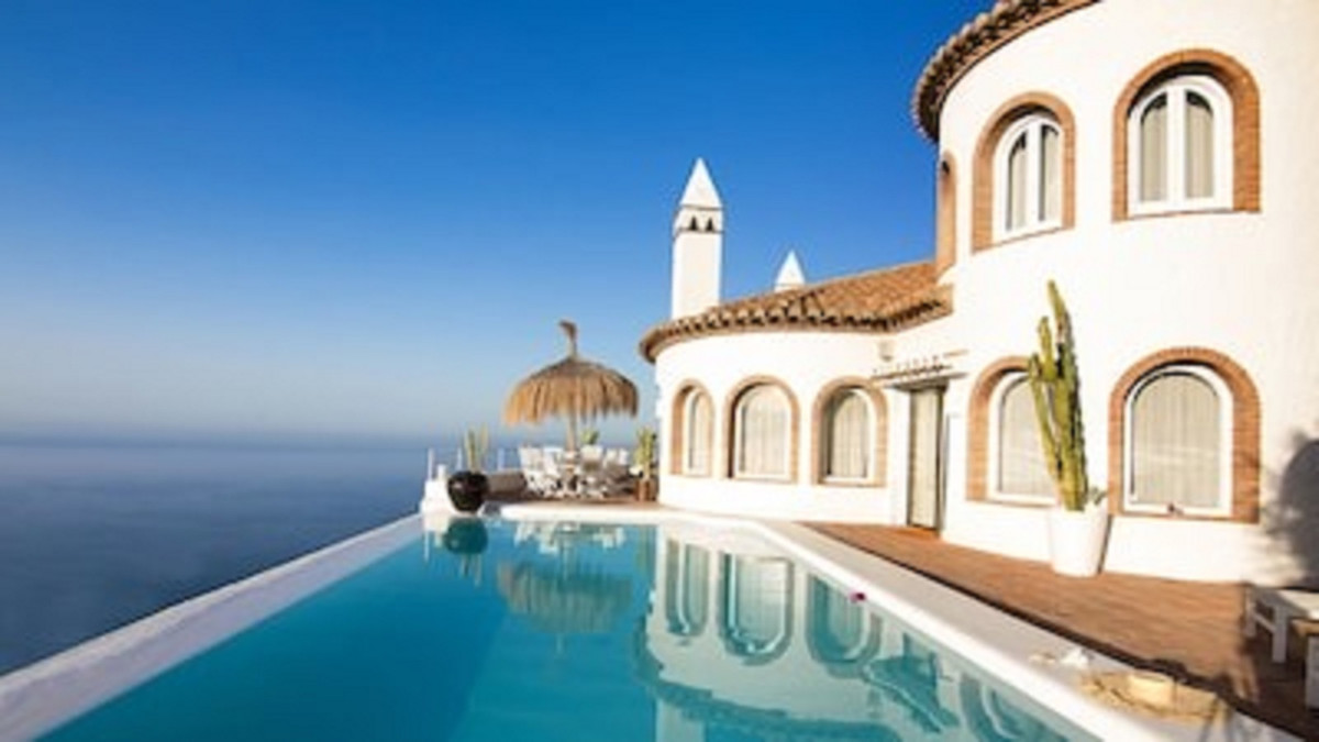 Dream retreat, endless views, infinity pool and ....absolute privacy

• Villa of more than 300 m²
• , Spain