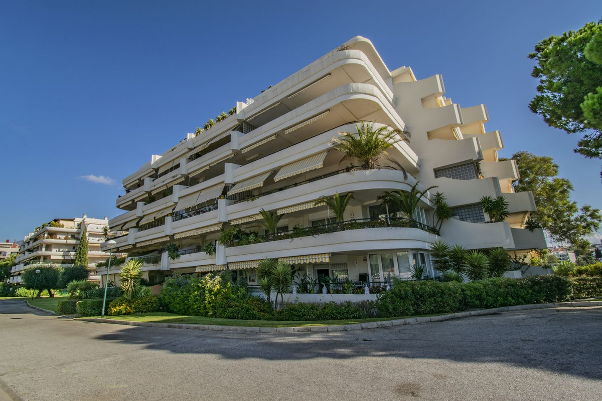 Ground Floor Apartment for sale in Guadalmina Alta, Costa del Sol