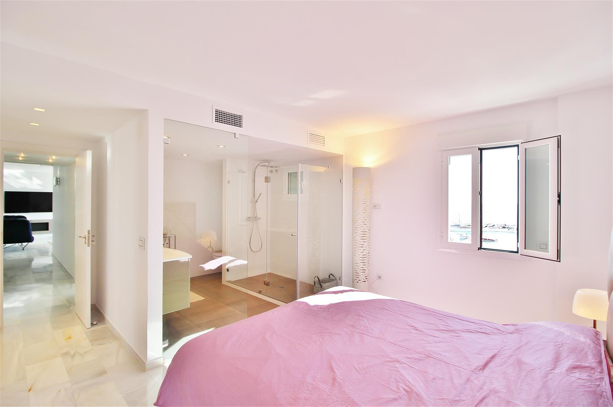 3 Bedroom Apartment For Sale, Puerto Banús