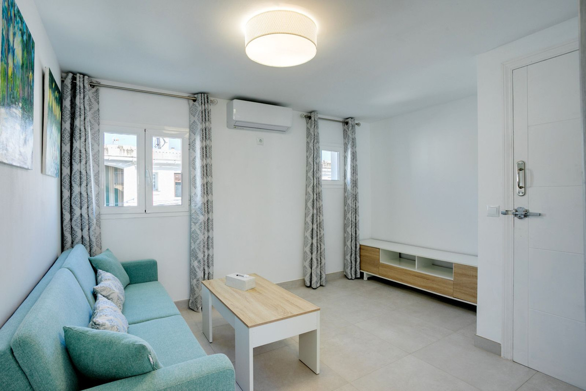 1 Bedroom Top Floor Apartment For Sale Estepona, Costa del Sol - HP4209418
