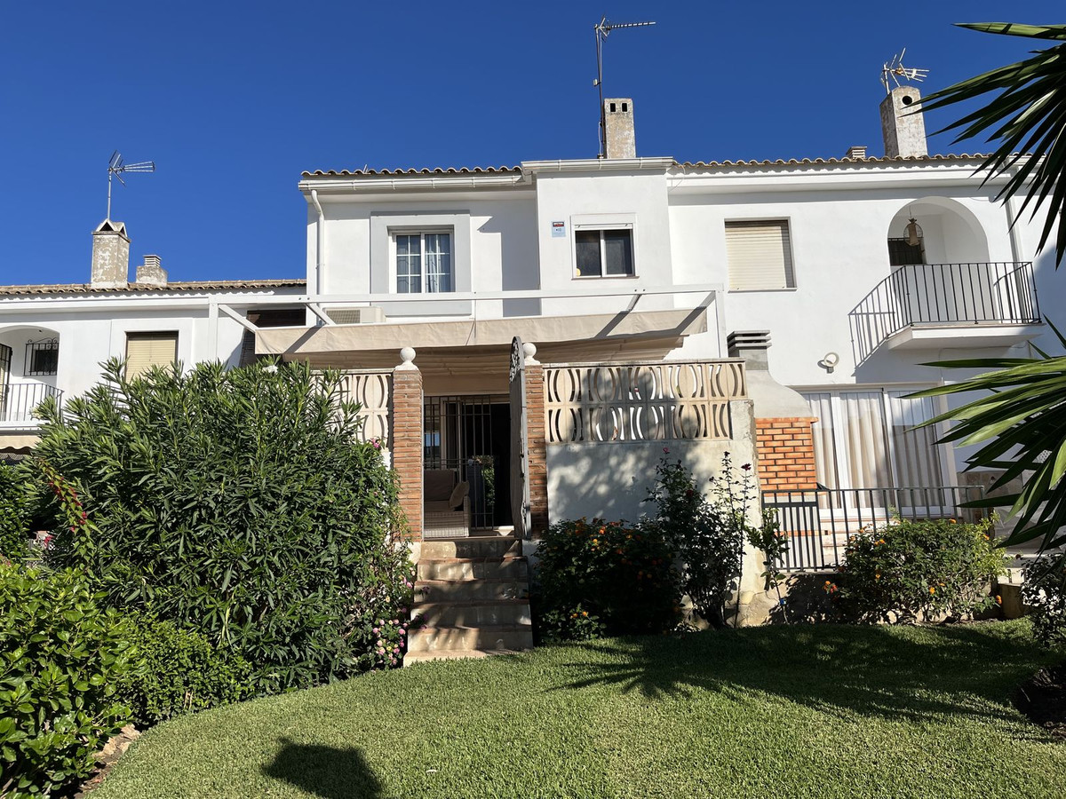 						Maison Jumelée  Mitoyenne
																					en location
																			 à Estepona
					