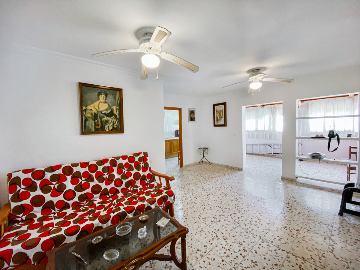 Great 3-bed penthouse with mountain views in the center of  Sabinillas.