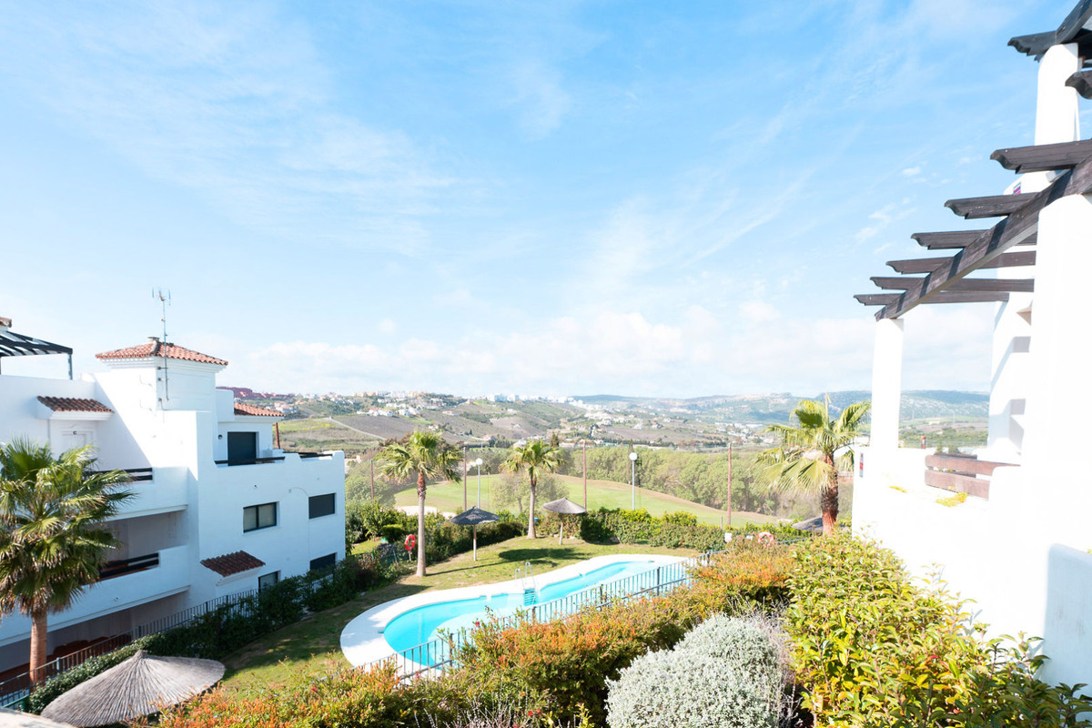 Exclusive APARTMENT located in Bahia de Casares, surrounded by one of the most prestigious golf courses in the Costa del Sol, with AMAZING VIEWS OV...