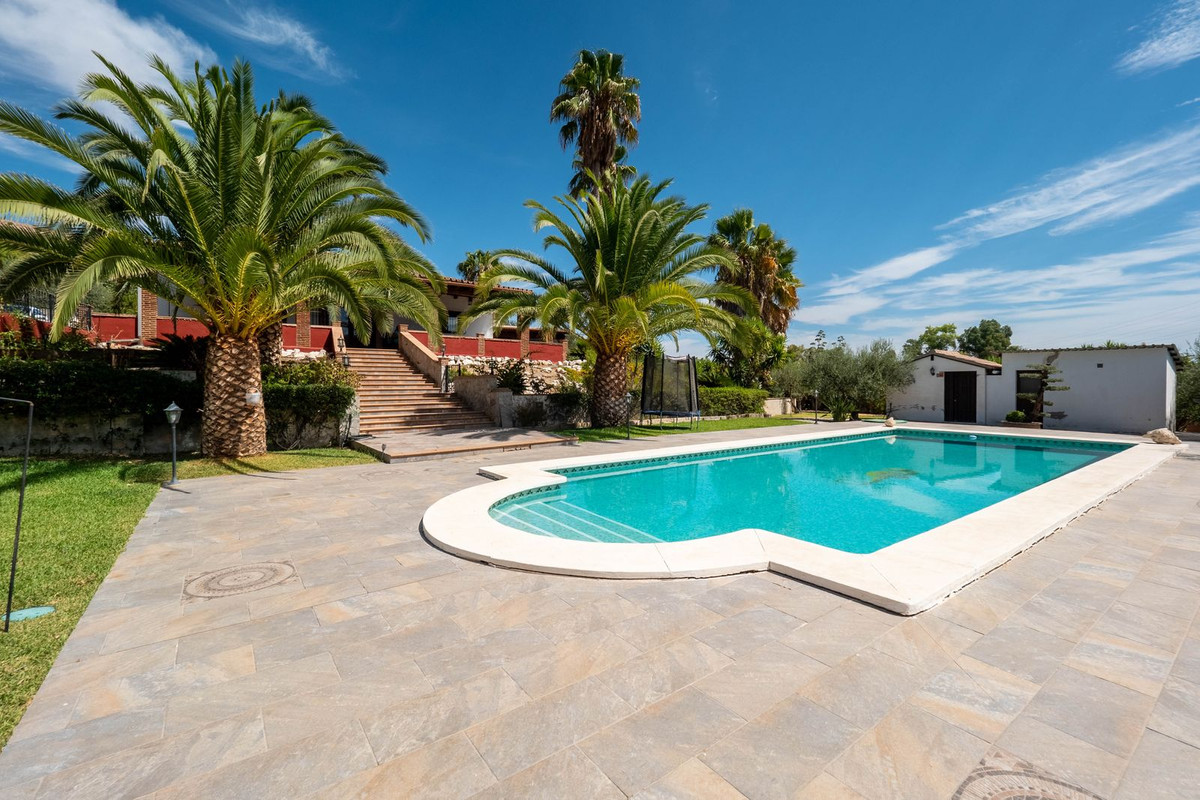 Villa te koop in Alhaurín el Grande R4418359