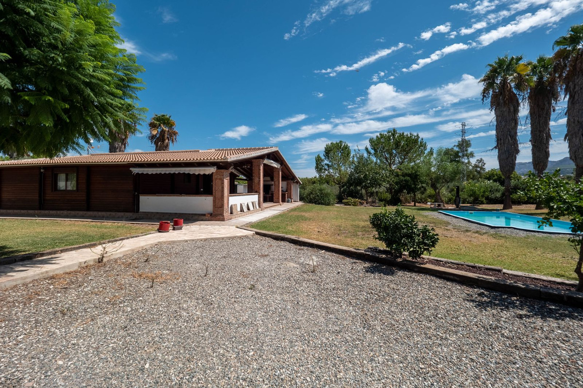 Villa te koop in Alhaurín el Grande R4418359