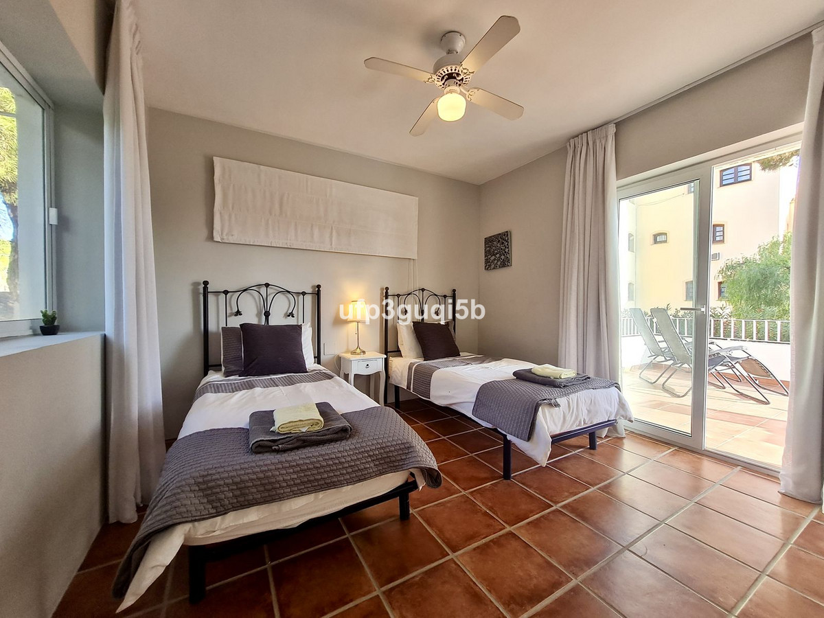 4 bedroom Villa For Sale in Las Chapas, Málaga - thumb 14