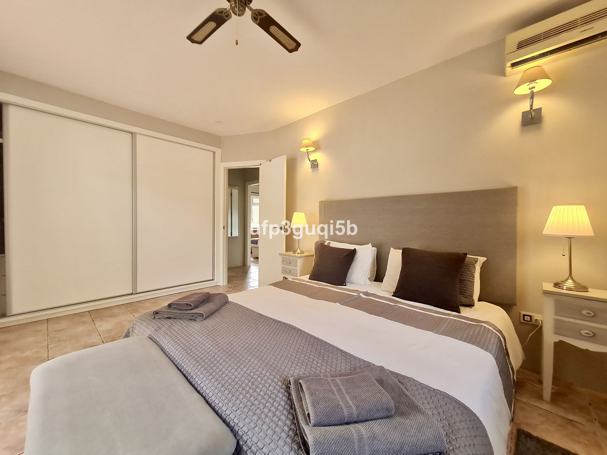 4 bedroom Villa For Sale in Las Chapas, Málaga - thumb 19