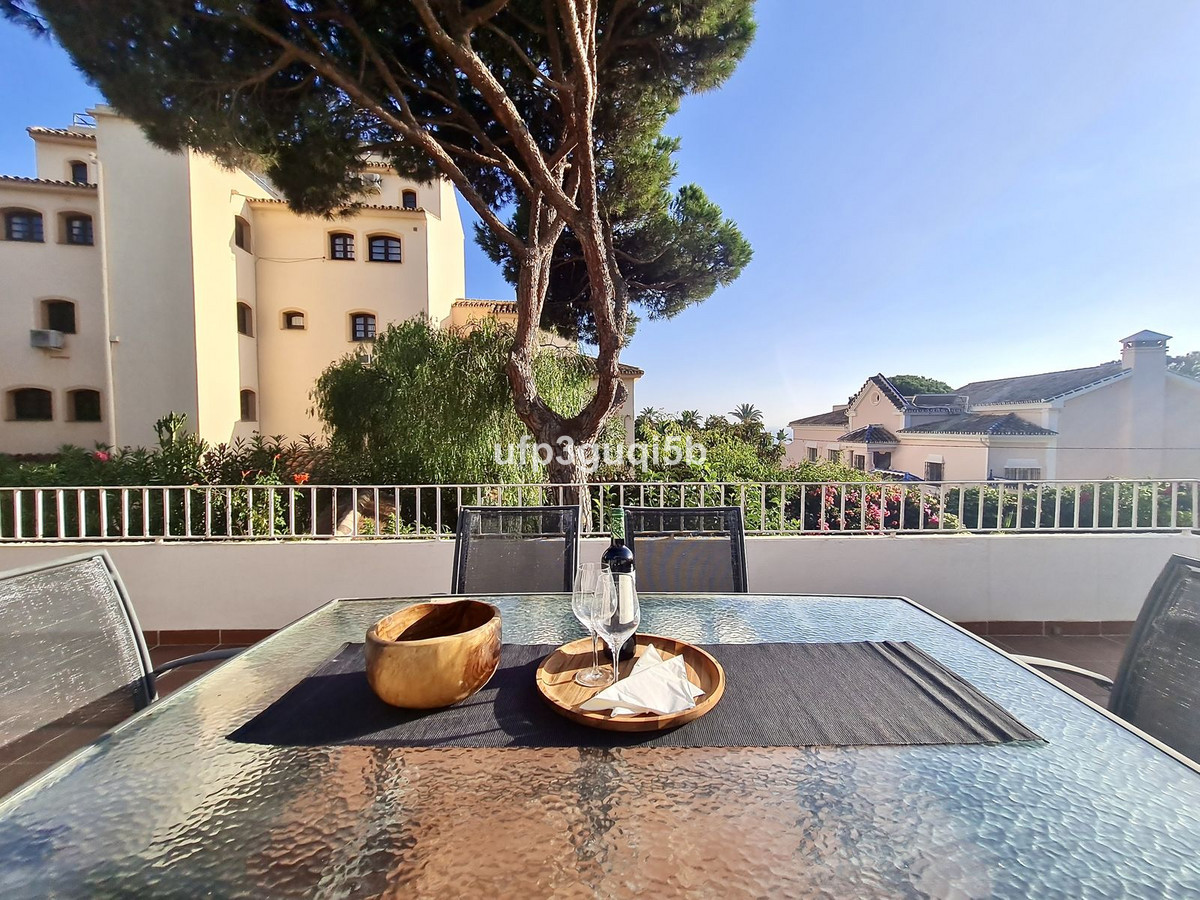 4 bedroom Villa For Sale in Las Chapas, Málaga - thumb 30