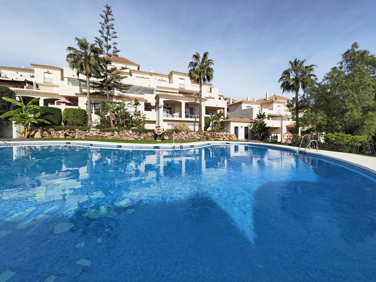 Middle Floor Apartment for sale in Marbella R4713793
