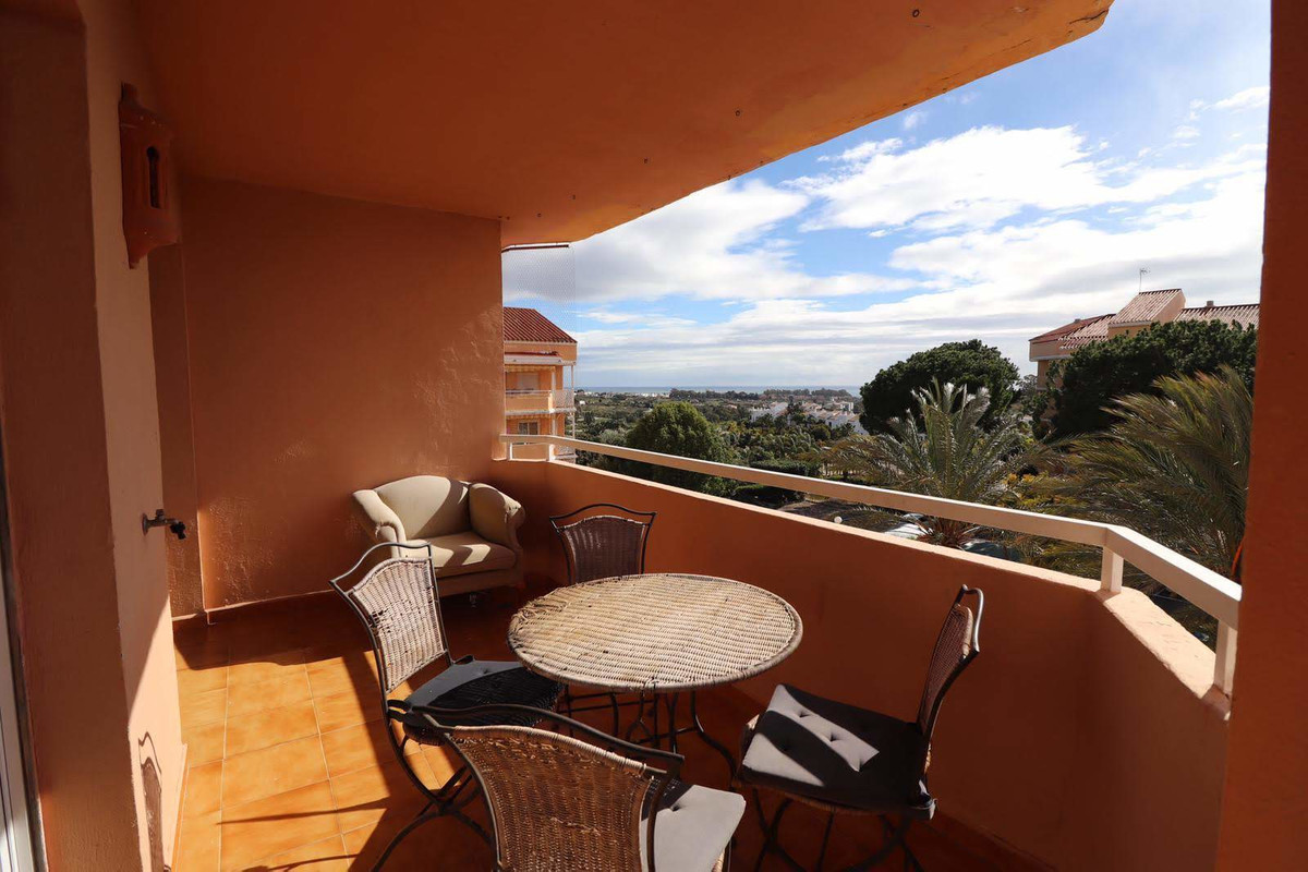 3 Bedroom Middle Floor Apartment For Sale New Golden Mile, Costa del Sol - HP4631626