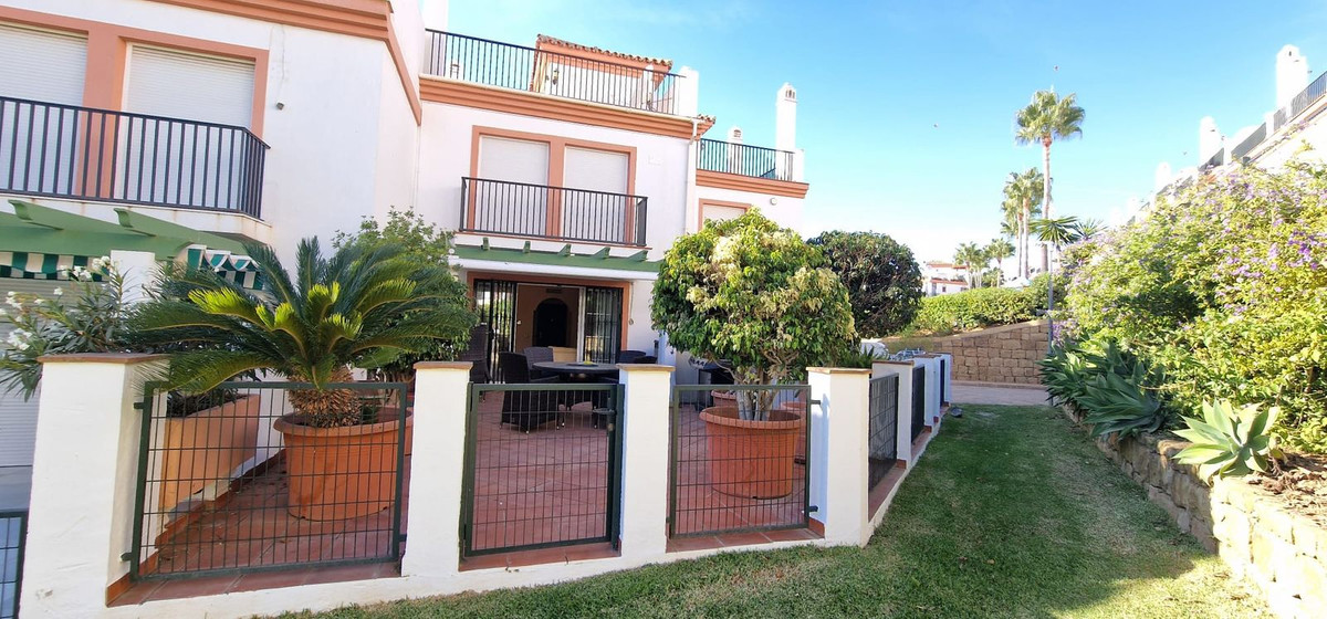 4 bedroom Townhouse For Sale in Cabopino, Málaga - thumb 1
