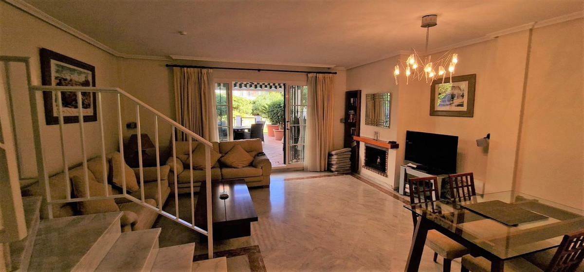 4 bedroom Townhouse For Sale in Cabopino, Málaga - thumb 5