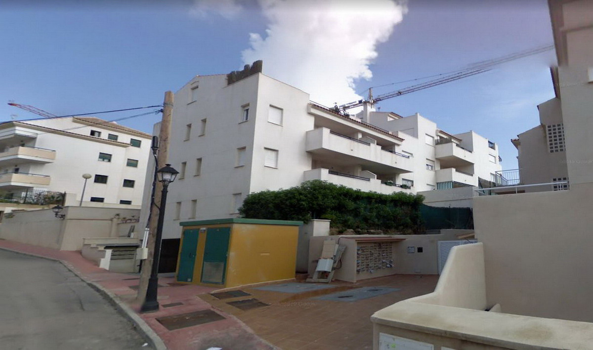 Middle Floor Apartment, Fuengirola, Costa del Sol.
3 Bedrooms, 3 Bathrooms, Built 113 m².

Orientati, Spain