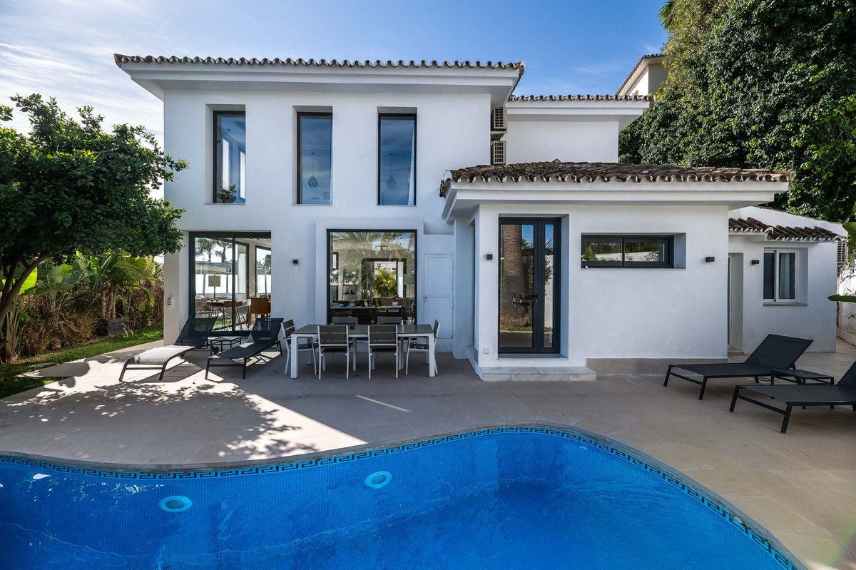 Vrijstaande Villa te koop in Marbella R4648303