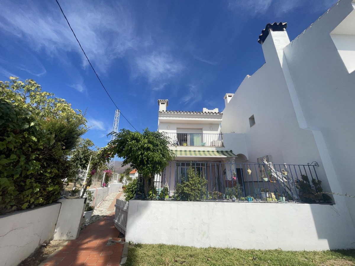 Detached Villa for sale in Estepona, Costa del Sol